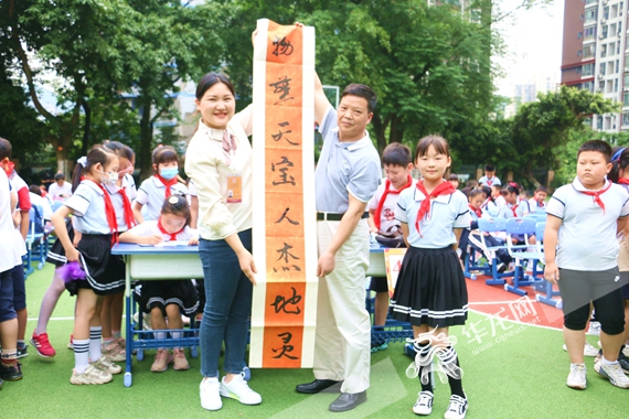 9、学生家长书法作品展示 赵桂凯 摄