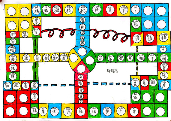 说明: 5学生绘制的飞行棋 学校供图 华龙网发