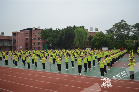 武术操表演 黄治中 摄